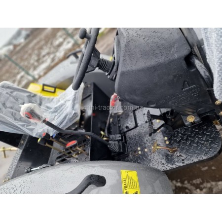 Мінітрактор СКАУТ ТУ-254Х з рівною підлогою, примусовою навіскою 2 гідроциліндри, широкі шини Мінітрактор СКАУТ ТУ-254Х з рівною підлогою, примусовою навіскою 2 гідроциліндри, широкі шини